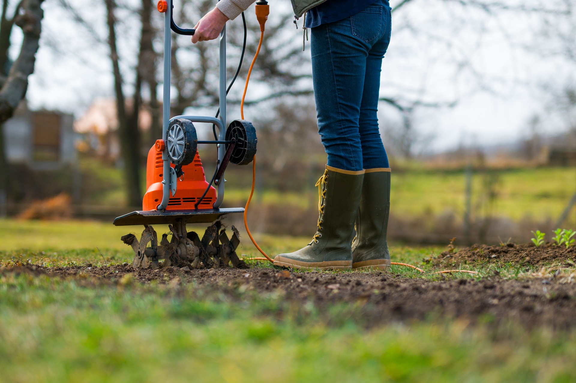 Gartenfläche fräsen per Handgerät | Bodenfräse  